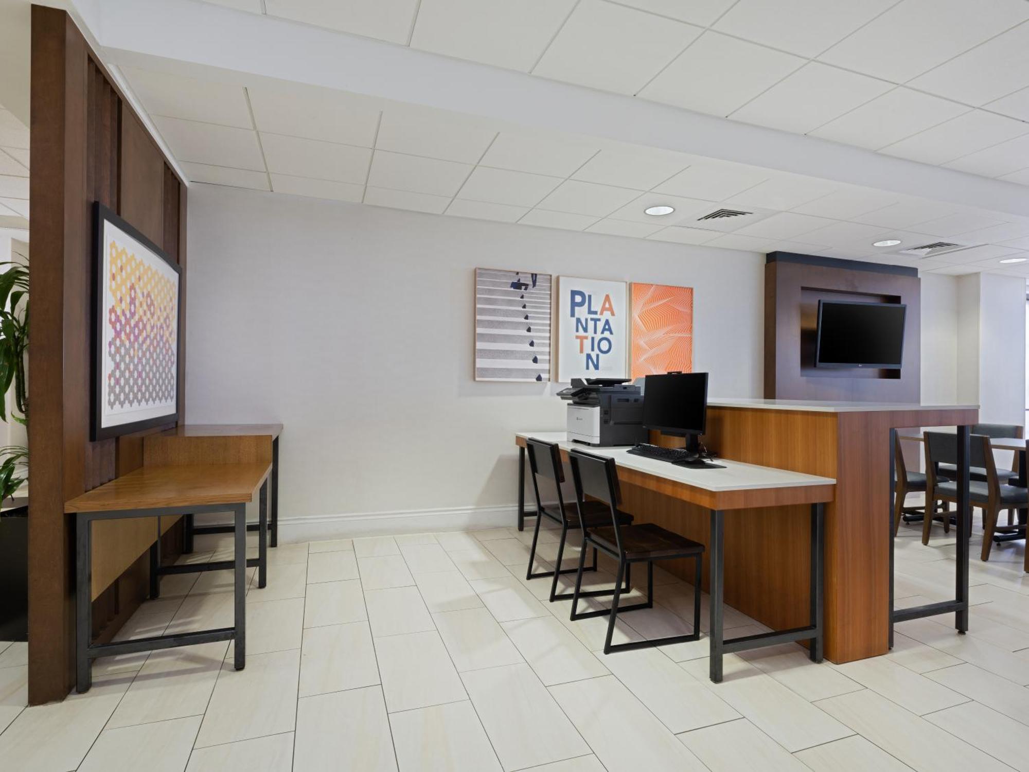 Holiday Inn Express Hotel & Suites Ft. Lauderdale-Plantation By Ihg Exteriör bild